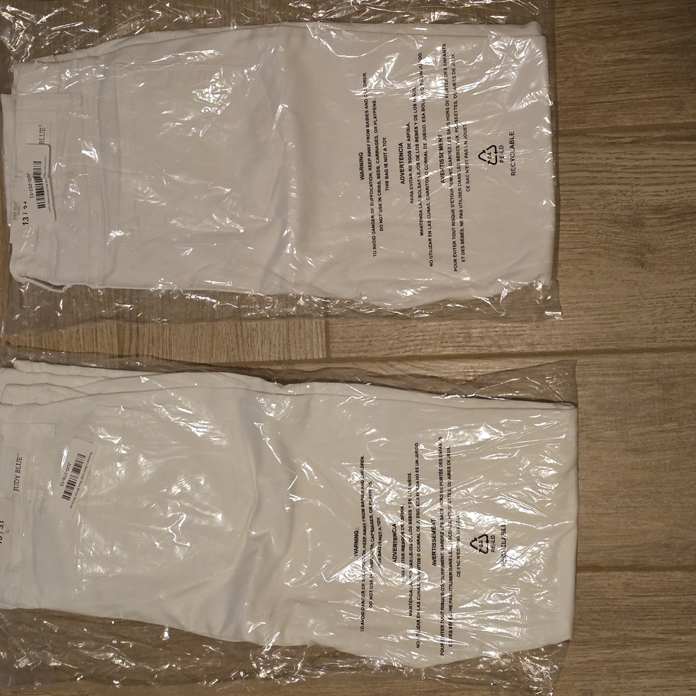 White Judy Blue 13/31 Pants NWT